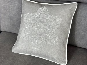 Poszewka świąteczna 40x40 cm srebrny haft  int 0149 Boże Narodzenie  jasnoszary 1 szt    
