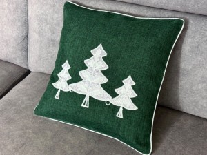 Poszewka świąteczna 40x40 cm srebrzyste choinki na zielonym tle  int 1343 Boże Narodzenie  1 szt  