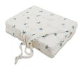 Pościel muślinowa 160x200 inspirowana naturą z drobnym wzorem roślinnym w beżowo-brązowych odcieniach